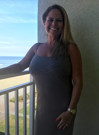 Shelly T. after weight-loss surgery with Dr. Matthew Fitzer